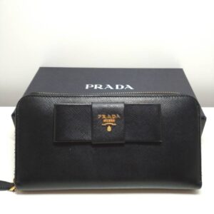 プラダ　サフィアーノ　ラウンドファスナーウォレット